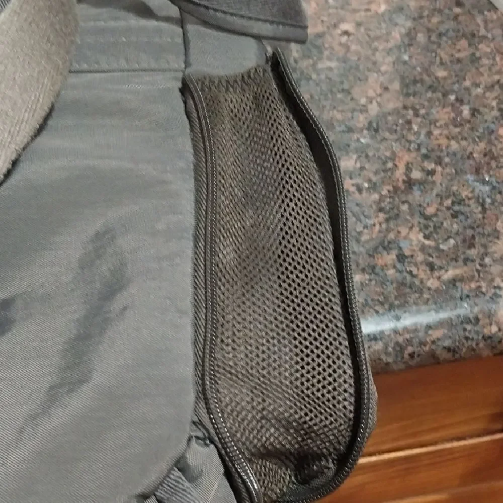 UNISEX Travelon Charcoal Messenger Bag .....NEW